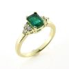 Billede af Ring med smaragd og 6 brillanter a 0,04 w/vs.  14 kt.
