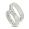 Billede af Vielses & Forlovelses ringe, damer. 3 hjerter med 3 brill. a 0,015 w/vs. fattet i hjerter 14 kt. hvg.