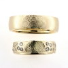 Billede af 1 par vielsesringe med afstøbning af fingeraftryk (fingeraftegning) D-ring med 23 brill. 14 kt.