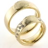 Billede af 1 par vielsesringe med afstøbning af fingeraftryk (fingeraftegning) D-ring med 23 brill. 14 kt.