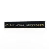 Billede af Navneskilt plade, sort med hvid skrift, 55*10 mm.