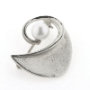 Billede af Broche m. fv. perle 7½ mm.925s.