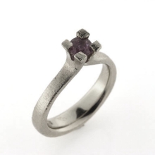 Billede af Ring ægte fac. rubin 5,0 mm. 14 kt. hvg.