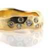 Billede af Ring organisk, barket overflade, 1 brill. a 0,06 ct. + 6 brill. a 0,04 ct.