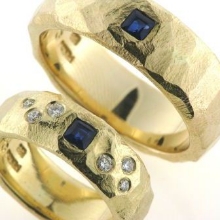 Billede af Ring 14 kt. cárre slebne blå safir og 6 brillianter (kun damering)