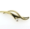 Billede af Broche m. fv. perle 5-6 mm.925s. forgyldt (forgyldning vil blive slidt af ved dagligt brug !)