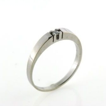 Billede af Ring m. 2 mm syn sten 925s