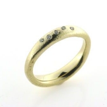 Billede af Ring bølget 5* 0,01 w/vs. i stjernedrys 14 kt. Billede af Ring bølget 5* 0,01 w/vs. i stjernedrys 14 kt.