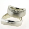 Billede af 1 par ringe, D-ring fattet 18 brill. a 0,01 ct. w/si. 925s sølv