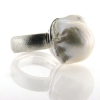 Billede af Ring med stor barok fv. perle, 925s 