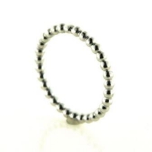 Billede af Ring kugler hele vejen rundt, br. 2,1 mm. massiv, str. 60-69. 14 kt. hvg. Billede af Ring kugler hele vejen rundt, br. 2,1 mm. massiv, str. 60-69. 14 kt. hvg.