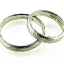 Billede af Viel. & Forlov. ringe, hammerslået 925s. Billede af Viel. & Forlov. ringe, hammerslået 925s.