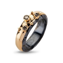 Billede af By Birdie Hamilton-3 ring sort rhodineret sølv m.14kt og 0,20ct. brillanter str. 54