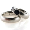 Billede af 1 par vielsesringe, Damering med safirer og oval diamant 14 kt. hvg.