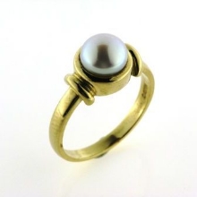Billede af Ring m. fwp. button, 6½-7 mm. 8 kt.