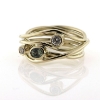 Billede af Ring unika med guldtråde, oval safir + 2 brill. 14 kt. (Trådring)