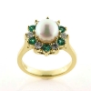 Billede af Rosetring med sv. perle 8-8½ mm., 6 brill. a 0,07 w/si 0g 6 smarg. a 0,08 ct., 14 kt. 