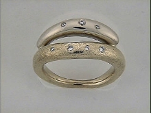 Billede af Ring 14 kt. med hvg. pynt. isat 7 brill., 3*0,02 + 4*0,01 w/vs.