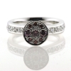 Billede af Ring med safir og 2 sv. perler 14 kt.