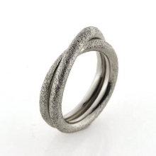 Billede af Ring dobbelt skinne, krydser på top, tråd 2,5 mm. 14 kt. hvg.
