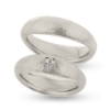 Billede af Vielses/forlovelses ringe bølget, massive, damer. 3* 0,015 w/vs i hjerte 14 kt. hvg.