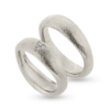 Billede af Vielses/forlovelses ringe bølget, massive, damer. 3* 0,015 w/vs i hjerte 14 kt. hvg.