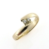 Billede af Ring forskudt, grabbe fatning 2 stk. 2 m/m. syn. stene. 14 kt.