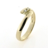 Billede af Ring forskudt, grabbe fatning 2 stk. 2 m/m. syn. stene. 14 kt.