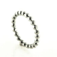 Billede af Ring kugler hele vejen rundt, br. 2,7 mm. massiv, str. -59. 925 s. Billede af Ring kugler hele vejen rundt, br. 2,7 mm. massiv, str. -59. 925 s.
