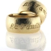 Billede af 1 par ringe, nedfræset "La Familia" 14 kt. 
