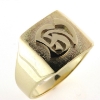 Billede af Herrering med 2 pålod. bogstaver el. monogram, massiv lukket bund, plade 17,5*15,5 mm.