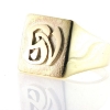 Billede af Herrering med 2 pålod. bogstaver el. monogram, massiv lukket bund, plade 17,5*15,5 mm.