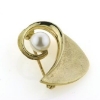 Billede af Broche m. fv. perle 7½ mm. 8 kt.