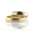 Billede af 1 par 14 kt. ringe med hvg. bånd, damering med brill. 0,03 w/vs.