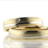 Billede af 1 par 14 kt. ringe med hvg. bånd, damering med brill. 0,03 w/vs.