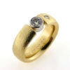 Billede af Ring med brill. 0,63 ct. i hvg. fatning og brill. 0,10 ct. 14 kt.