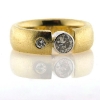 Billede af Ring med brill. 0,63 ct. i hvg. fatning og brill. 0,10 ct. 14 kt.