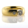 Billede af Ring med brill. 0,63 ct. i hvg. fatning og brill. 0,10 ct. 14 kt.