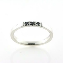 Billede af Alliancering 3* 0,02 black 925s (br. 2,4-tk. 1,8 mm.)