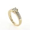 Billede af Ring med brillanter, 0,41 w/vs. + 6 stk. 0,07 w/vs.  14 kt. 4,1 gr.