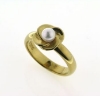 Billede af Ring, pynt med sv. perle 4½-5 mm. 14 kt.