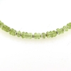 Billede af By Pind Colorful knyttet armbånd vissengrøn med peridot sten og sølv kugler