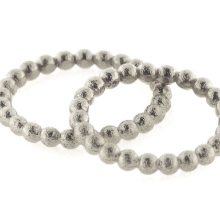 Billede af Vielsesringe kugler hele vejen rundt, br. 2,7 mm. massiv 14 kt. hvg. Billede af Vielsesringe kugler hele vejen rundt, br. 2,7 mm. massiv 14 kt. hvg.