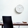 Billede af Arne Jacobsen vægur - Bankers - hvid/sort/rød - 21 cm