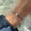 Billede af STINE A armbånd Petit Pearl Berrie - Electric Blue Ribbon forgyldt sølv (23 cm)