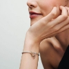 Billede af Pandora Delbart Håndjern charm sølv +  forgyldt metalblanding
