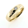 Billede af Ring med bogstaver og brill. 0,25 ct. 14 kt.