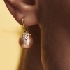 Billede af Mads Z "Chloé" øreringe 14 kt. guld m. 0,39 ct. w/si brillanter + kulturperler