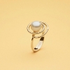 Billede af Mads Z "Swirl W. Pearl" ring 14 kt. guld m. perle (str. 50-60)