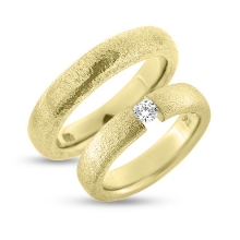 Billede af Vielses & Forlovelses ringe, 1 brill. 0,15 w/vs. flying diamond 14 kt. Billede af Vielses & Forlovelses ringe, 1 brill. 0,15 w/vs. flying diamond 14 kt.